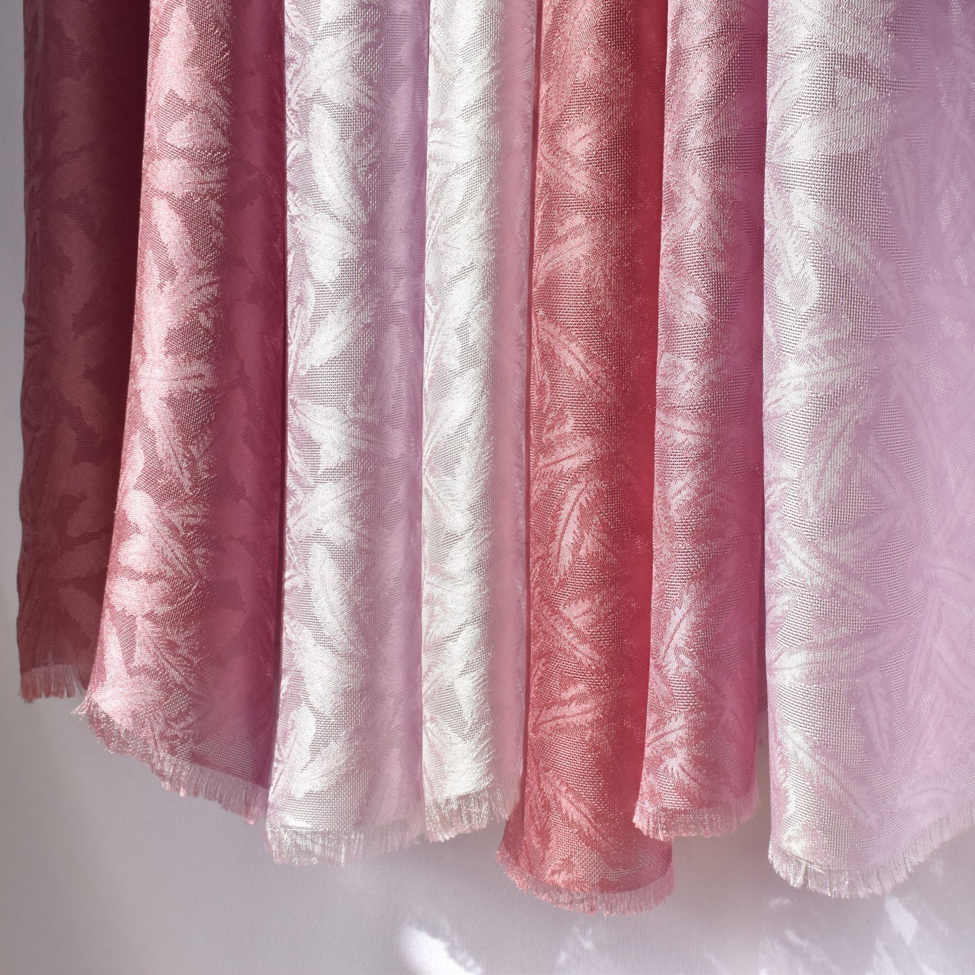 新③「色が変化する麴塵染」ジャガード織シルク大判ショール（１０５×２５０ｃｍ）